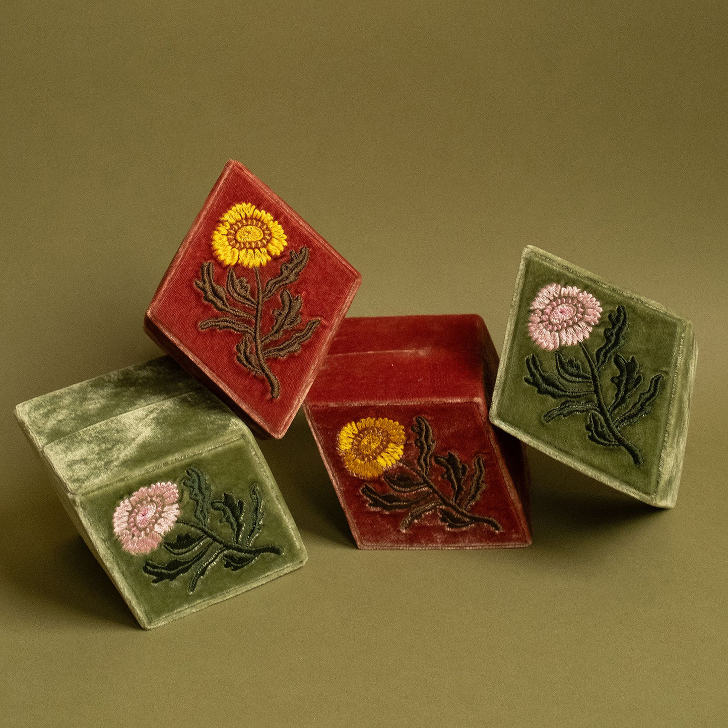 velvet ring box (8) velvet ring box (8)