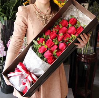 Long flower box Customized Romantnic Valentine's square flower paper packaging box/Rectangule flower box in EECA China