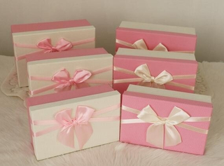2017 Rectangular gift box beautiful customized made cosmetic glove gift packaging box with bow tie for wallets