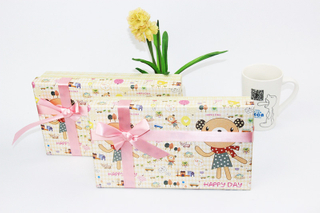 Customized paper chocolate gift packaging box/chocolate packaging box with paper divider in EECA China