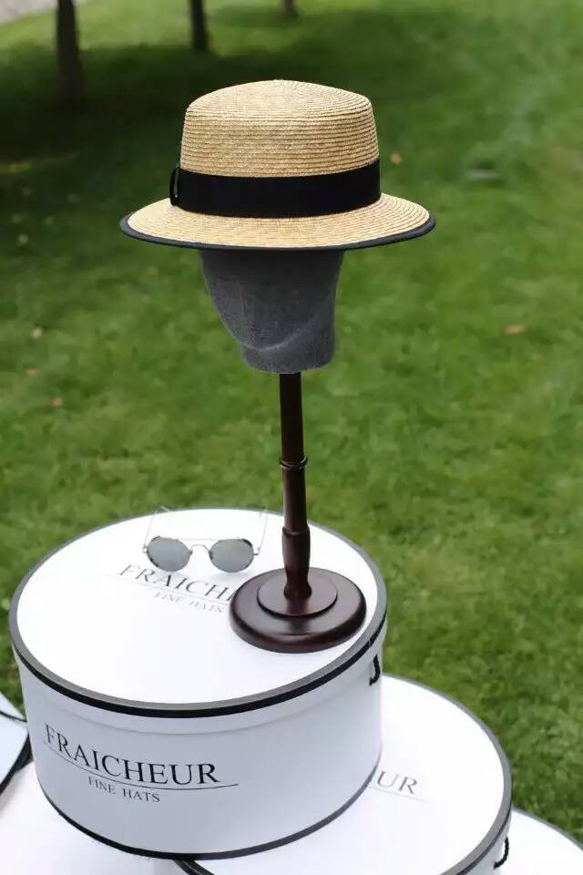 round hat box