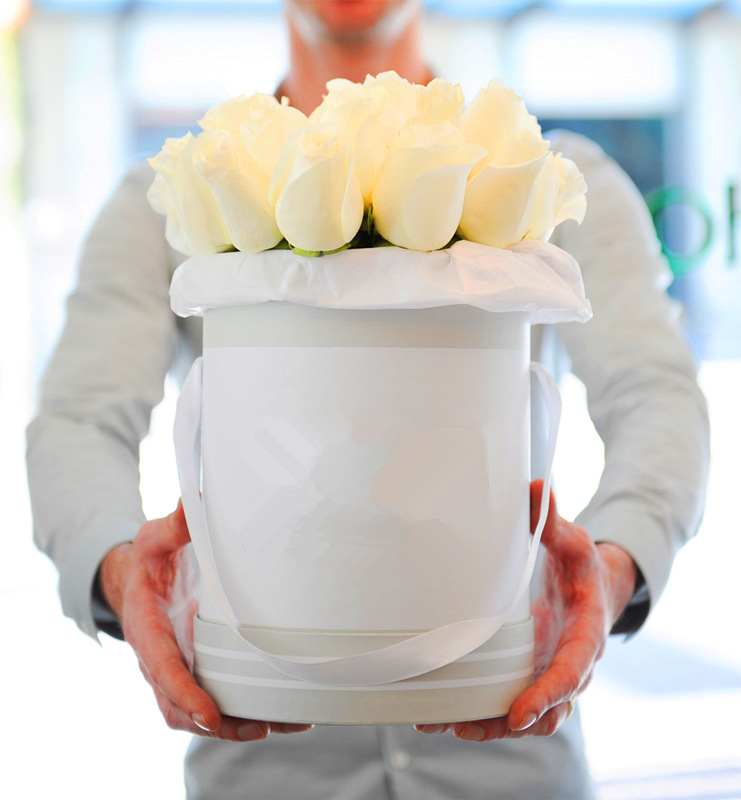 2017 Wholesale Hot White custom paper flower round box/round flower gift box/Cylindrical flower box in EECA