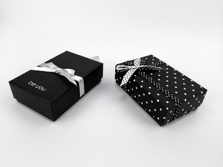 Hot sale lovely paper jewelry box/necklace paper box with ribbon handle made in China