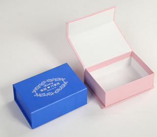 Wholesale cardboard magneticgift paper box/Rectangular gift box in EECA Packaging