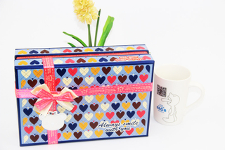 Custom Luxury Eco Friendly Wholesale Paper Square Gift Packaging Box for Clothing Cosmetic