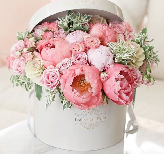 2017 High quality round cardboard gift box/flower box with handle/round flower box/Cylinder box for flowers/Round Hat Box Wholesale in EECA China