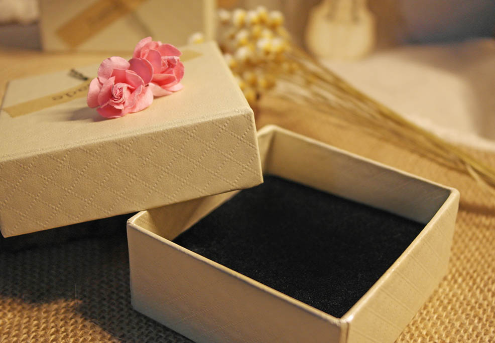 Colorful handmade packaging boxes bag square gift box custom printed made cardboard jewelry box with flower/perfume paper boxes