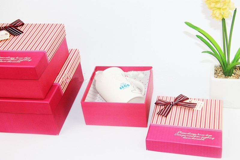 Rectangular Gift Box Professional Design Red Luxury Matte Laminated Cardboard Box Wholesale