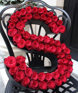 Custom unique letter A-Z shape packaging flower boxes luxury with custom logo,letters rose box