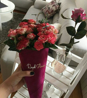 Custom handmade velvet cone bouquet flower packaging gift box for flowers wholesale in EECA