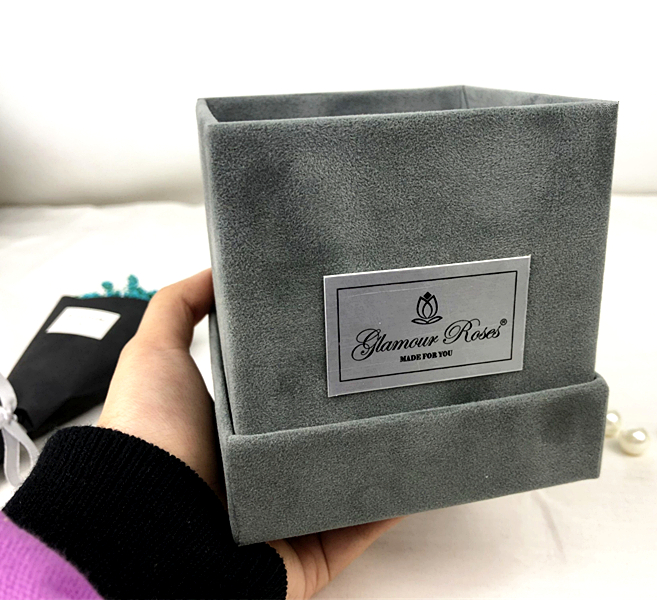 Small luxury square suede flower box velvet flower gift box supplier in EECA