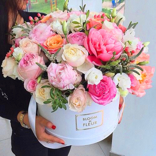 Lovely Paper Round Hat Flower Box Wholesale/hat Box Packaging/round Flower Box/Cylinder Flower Box in EECA China