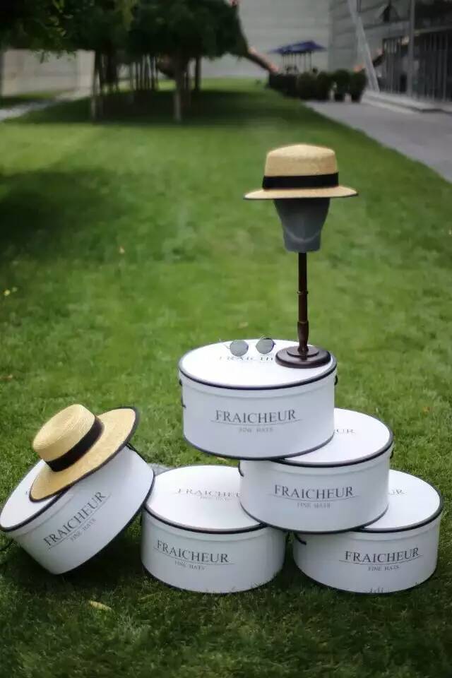 round hat box