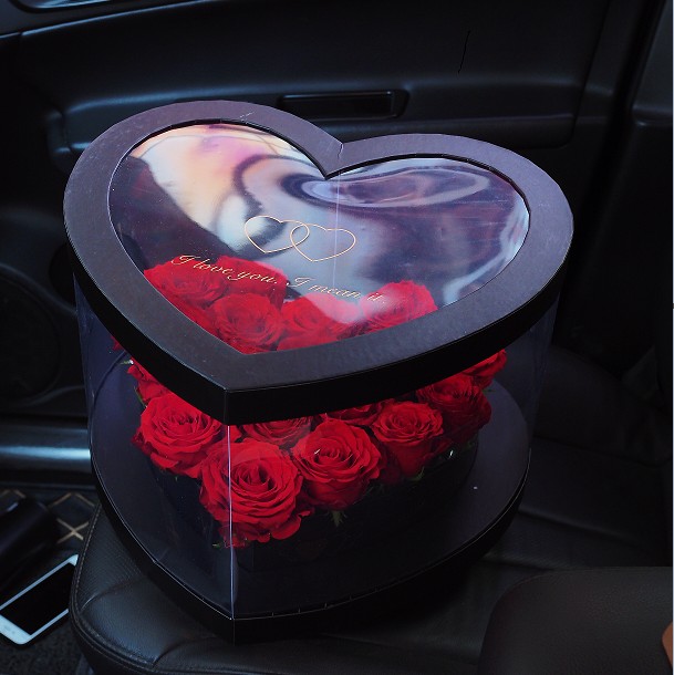 Luxury Custom Logo Clear Transparent Plastic Big Heart Shape Set Flower Gift Packaging Box with Ribbon Handle Wholesale