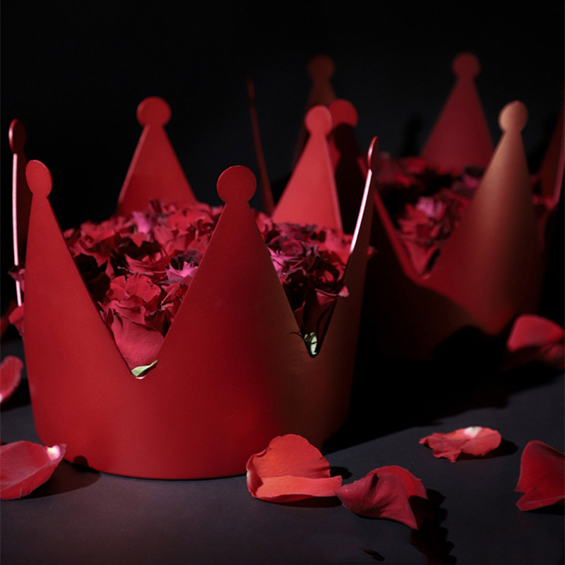 New Style Red Crown Shape Metal Waterproof Flower Chocolate Gift Packaging Box For Valentine's Day Wholesale