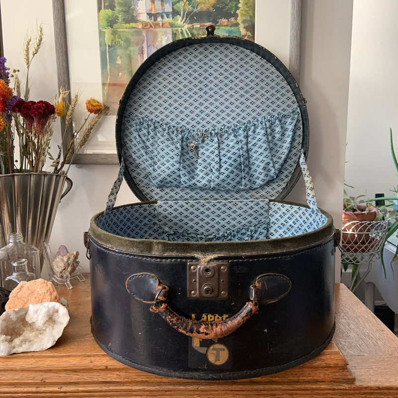 Antique Hat Box Case Custom Leather Cowboy Hat Box Storage Large Round Metal Bar Lock Hat Travel Case Packaging with Handles