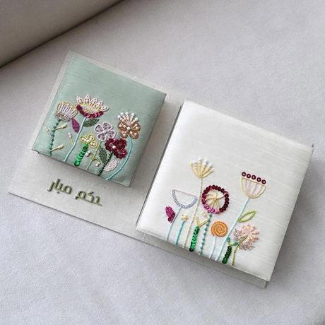 Hand Embroidered Satin Sequin Macaron Gift Box Luxury Wedding Chocolate Box Packaging Floral Embroidery Acrylic Candy Box