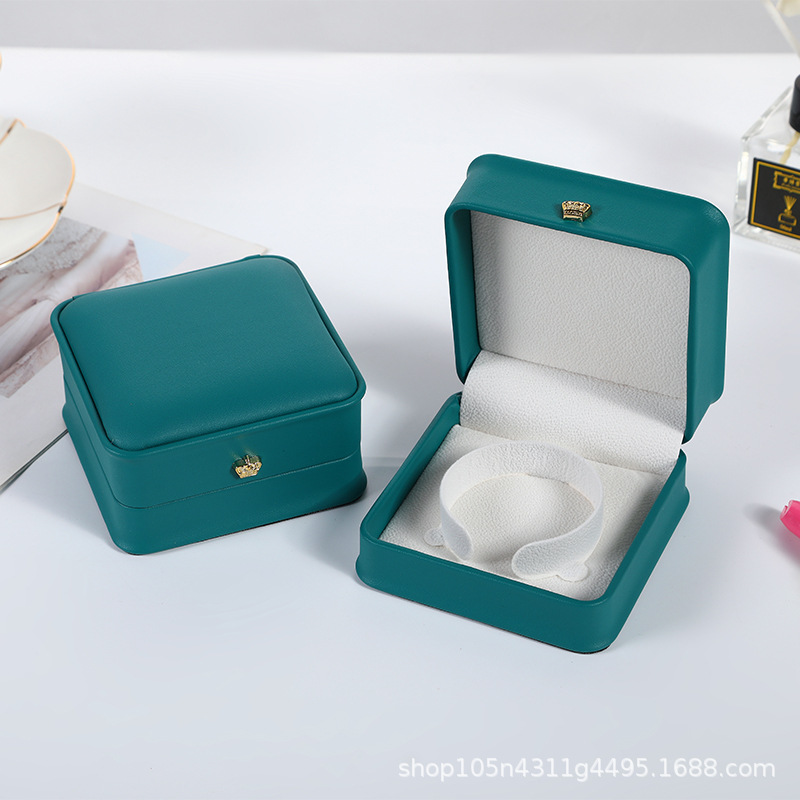 Custom Leather Jewelry Box For Pendant Embossing Logo Packaging Set For Gift Jewellery Box