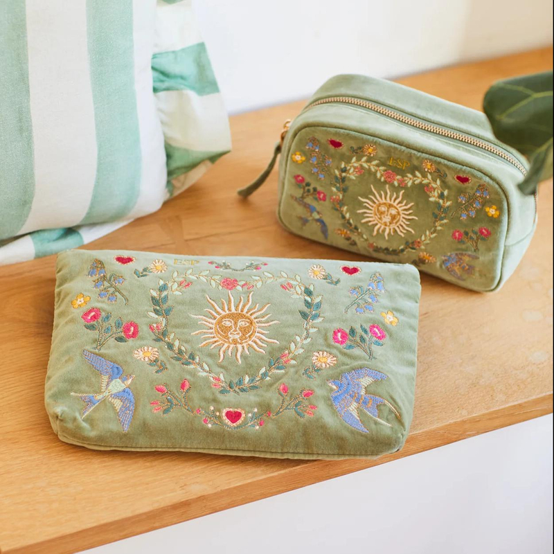 Personalized Women Skincare Travel Makeup Cosmetic Pouch Bag Embroidered Flower Velvet Cosmetic Clutch Bag Set with Tassels Zip