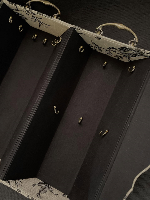 Antique Jewelry Box Fabric Bracelet Brooch Gift Box with Logo Travel Flower Bird Painting Jewelry Box for Necklace And Earrings