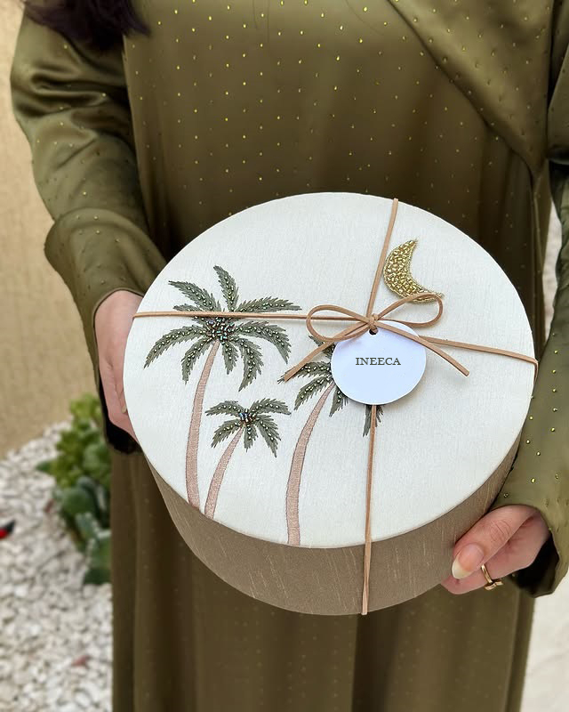 Food Hand Embroidery Candy Box Round Dessert Ramadan Chocolate Box Leather Personalized Sequin Embroidered Candy Box Packaging
