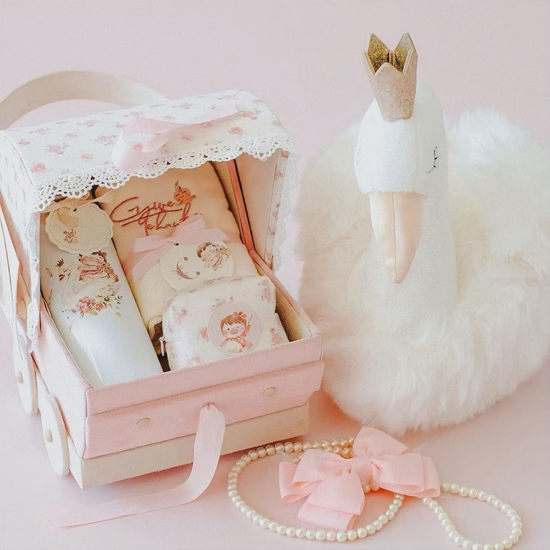 New Born Baby Pink Memory Cradle Box Custom Newborn Baby Clothes Bib Socks Packaging Gift Box Sets Newborn Box with Bow Handle