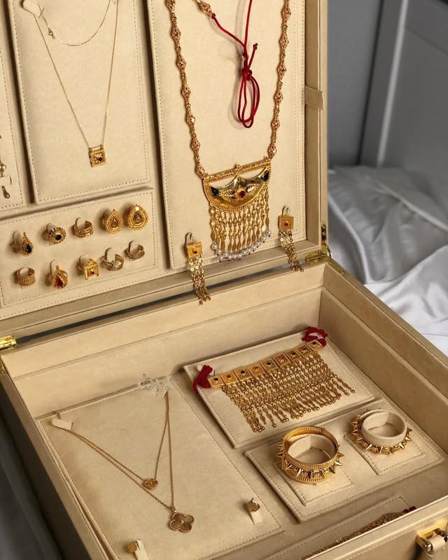 Luxury Leather Jewelry Suitcase Storage Box Soft Fabric Roll Pouches Wooden Jewelry Organizer Roll Earring Ring Pendant Gift Box