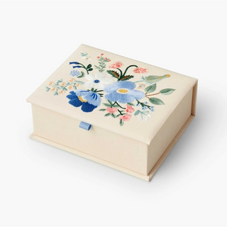 Flip Top Floral Embroidery Box Antique Books Jewelry Mementos Box Wedding Invitation Embroidered Fabric Floral Box