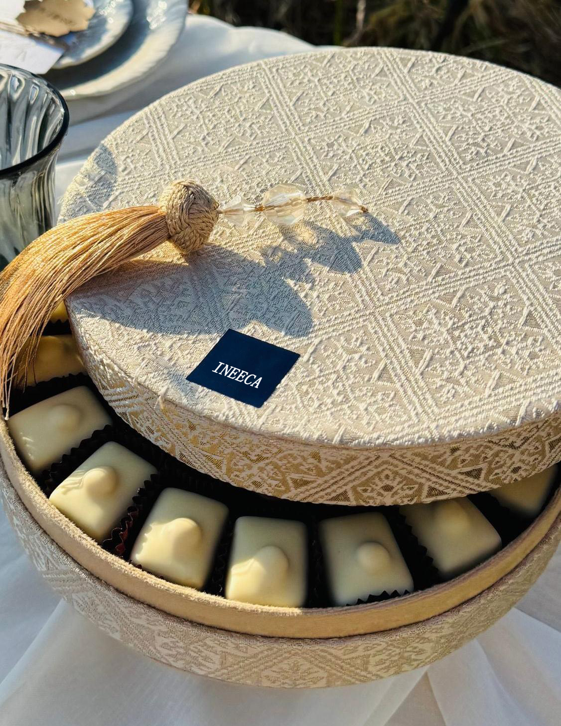 round chocolate box (9)