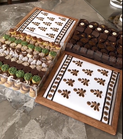 Transparent Acrylic Mbroidered Candy Chocolate Dates Box with Dividers