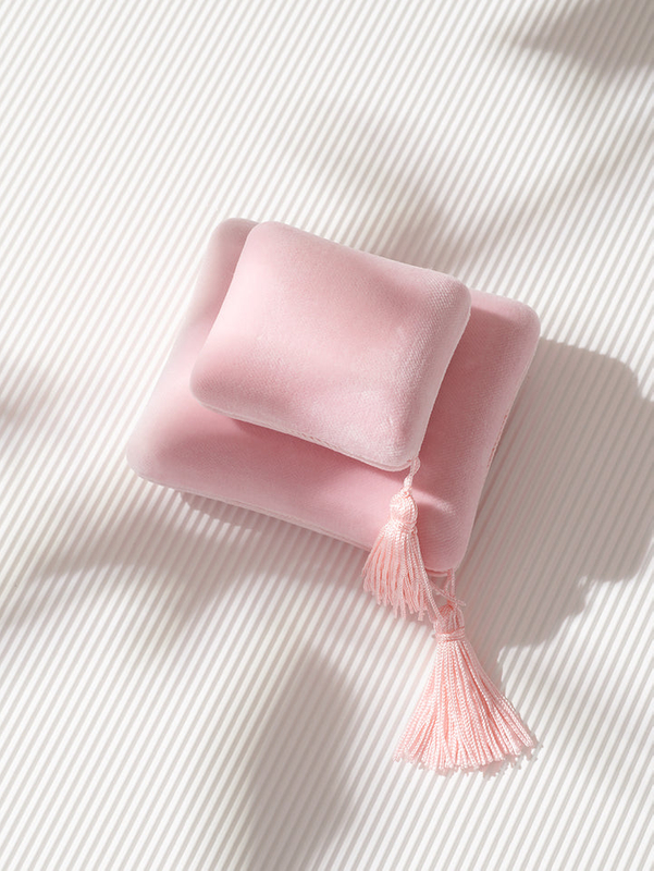 Ring Roll Jewelry Box Luxury Custom Earring Organizer Box Packaging High End Ring Display Silk Velvet Jewelry Box with Tassel