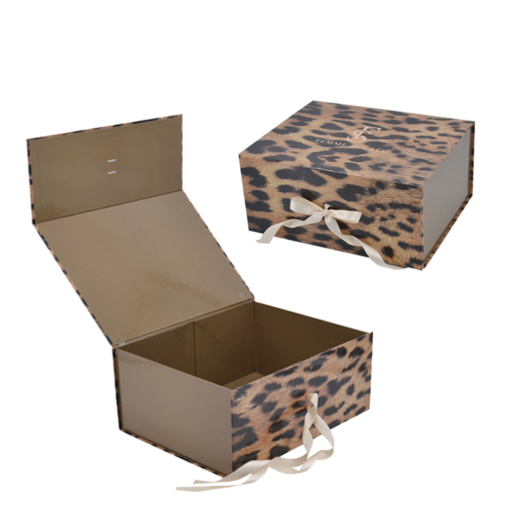 Custom Luxury Magnetic Closure Gift Package Box Customs Folding Cardboard Paper Clothing Packaging Shipping Box For Clothes