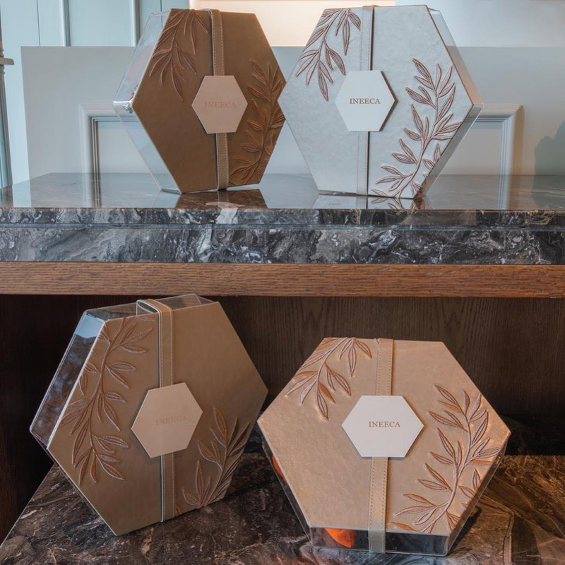 Luxury Hexagon Perfume Box Velvet Flowers Embroidery Perfume Gift Boxes clear Acrylic Plastic Base Cosmetic Skincare Box Set