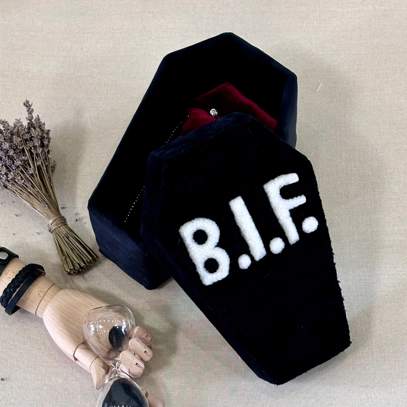 Hand Coffin Shaped Paper Earring Necklace Jewellery Box Packaging Halloween Gothic Velvet Towel Embroidery Jewelry Box Organizer