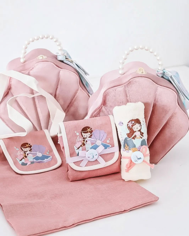 Seashell Pink Gift Boxes Princess Baby Memory Towel Candy Box Packaging Pearl Handle Velvet Mom Child Clothing Suitcase Gift Box