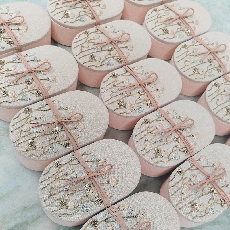 Oval Fabric Sequin Embroidery Ramadan Dessert Packaging Box Satin Floral Linen Christmas Empty Chocolate Candy Box Packaging