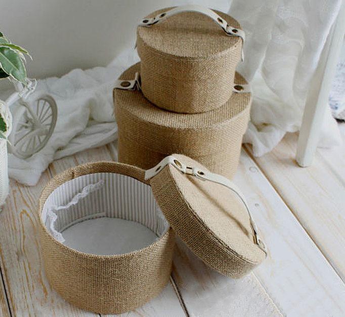 Handmade Natural Jute Burlap Storage Basket Portable Packaging Paper Box with White Handle Round Storage Decoration Box
