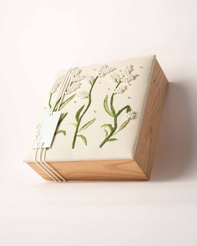  White Pearl Embroidered Box for Chocolate Green Floral Luxury Wooden Tray Candy Box Personalized Custom Dessert Packaging Box 