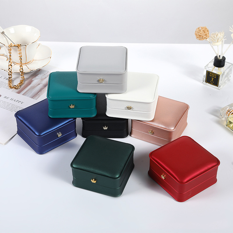 Custom High Quality Wholesale Beige Leather Jewelry Box For Pendant Embossing Logo Packaging Set For Gift Jewellery Box