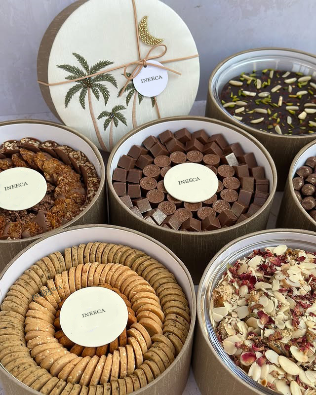 Food Hand Embroidery Candy Box Round Dessert Ramadan Chocolate Box Leather Personalized Sequin Embroidered Candy Box Packaging