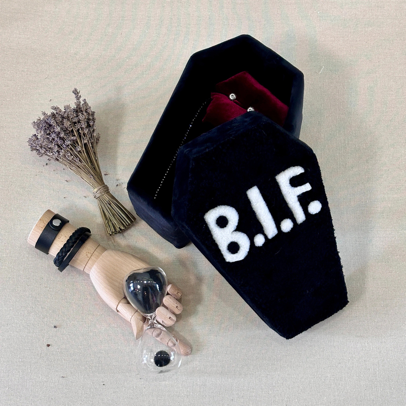 Hand Coffin Shaped Paper Earring Necklace Jewellery Box Packaging Halloween Gothic Velvet Towel Embroidery Jewelry Box Organizer