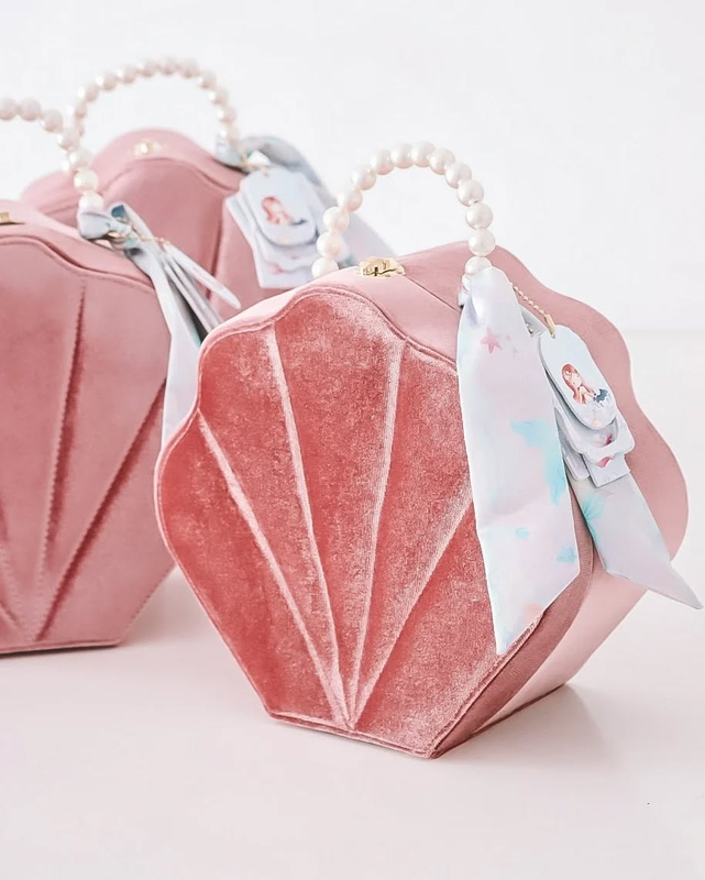 Seashell Pink Gift Boxes Princess Baby Memory Towel Candy Box Packaging Pearl Handle Velvet Mom Child Clothing Suitcase Gift Box