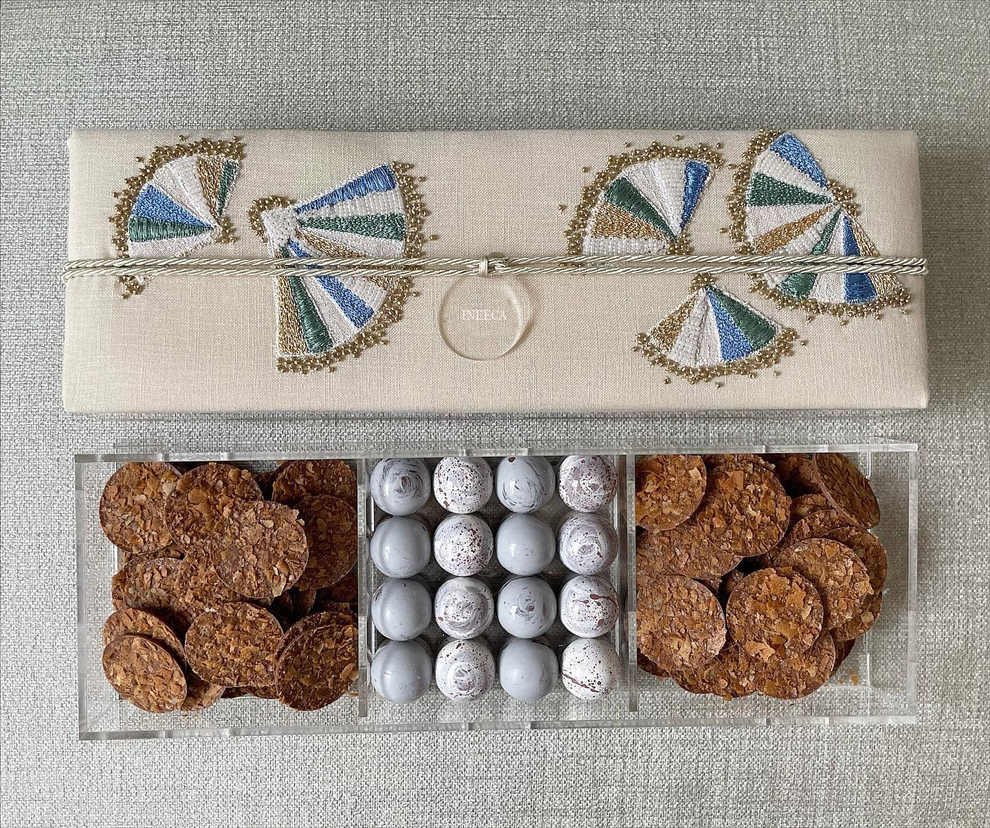 Elegant Embroidered Gift Boxes: Chocolate, Dessert & Food Packaging