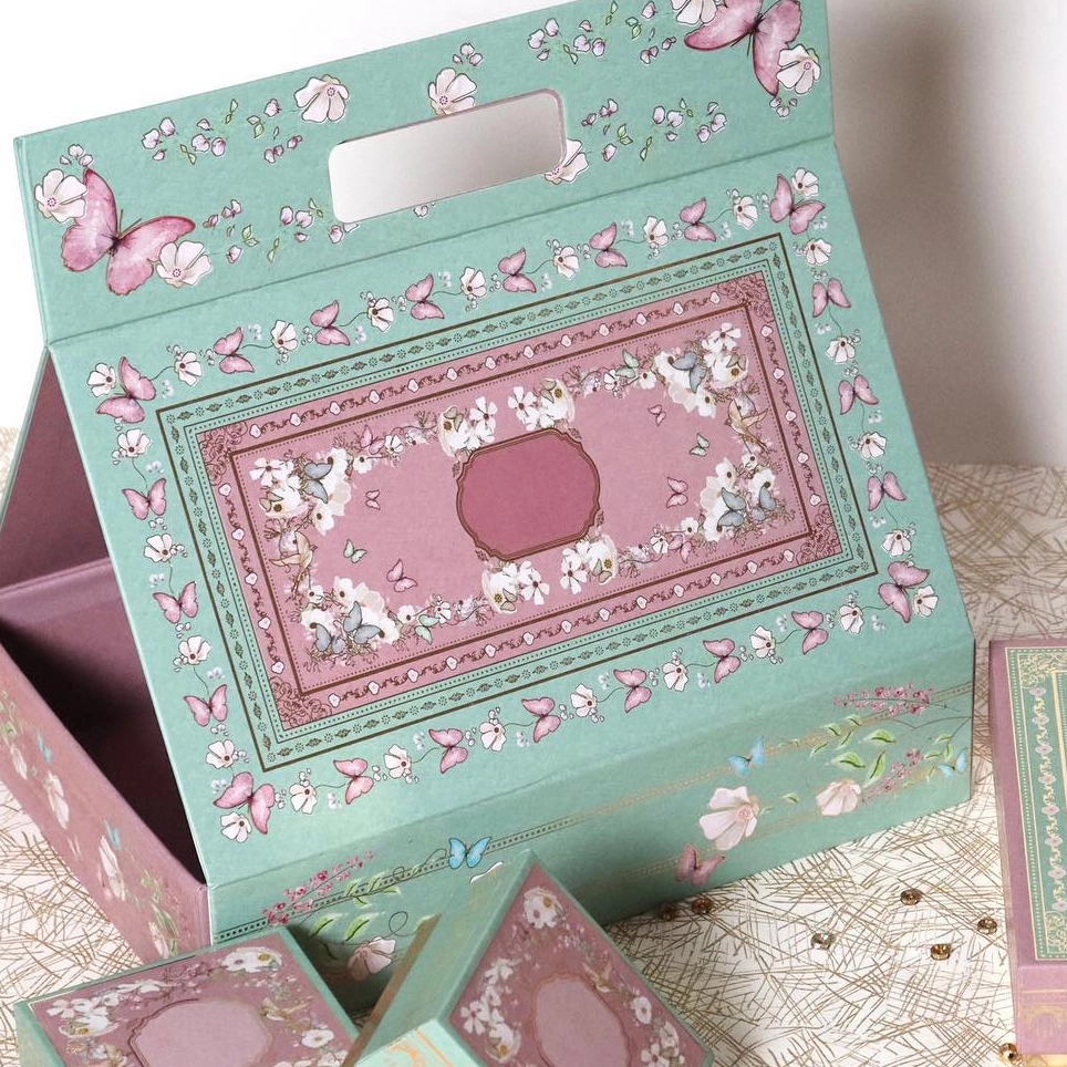 How To Shop These Expertly Curated Gift Hampers For Your Loved Ones!