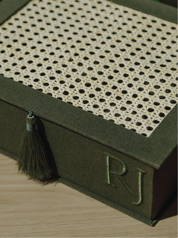 Custom Square Fabric Packaging Green Woven Lid Storage Box Embroidery Logo Magnetic Wedding Favour Boxes with Tassel Decoration