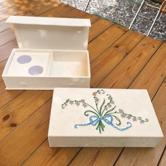 Flip Custom Elegant Velvet Perfume Box Packaging Empty Bottle 50ml Magnetic Design Flowers Embroidered Skincare Perfume Gift Box