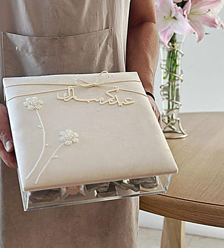 Premium Wedding Favour Candy Box Fabric Embroidered Box White Beaded Transparent Sweets Chocolate Bonbon Packaging Box