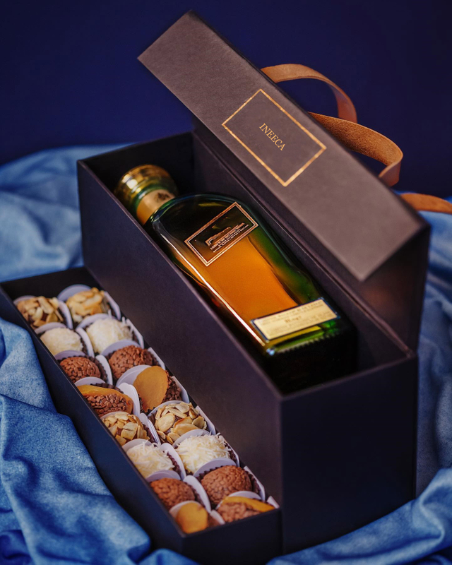 Double Layer Paper Chocolate Candy Gift Box with Handle Packaging Luxury Food Macarons Cookie Boxes Flap Wine Gift Boxes