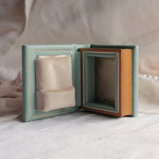 Custom Logo Small Vintage Velvet Travel Double Open Book Shape Ring Jewelry Gift Packaging Box Wholesale