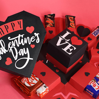 Custom Chocolate Package Box Surprise Valentine Birthday Explosion Box Gift Candy Paper Strawberry Heart Shape Chocolate Bar Box